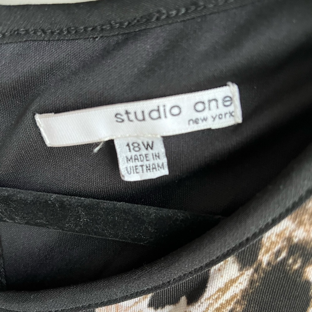 Studio One Dress - Picture 4 of 4
